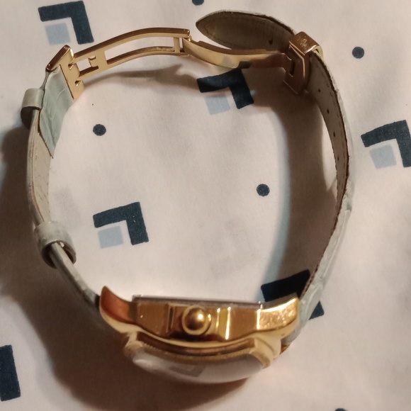 Techno Com BY KC Diamond Heart Watch! - Picture 5 of 5